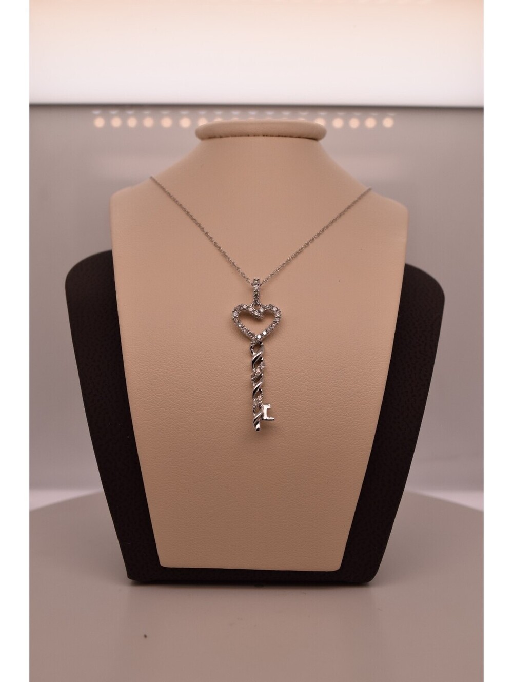 10K WHITE GOLD DIAMOND KEY AND HEART NECKLACE .20 TCW